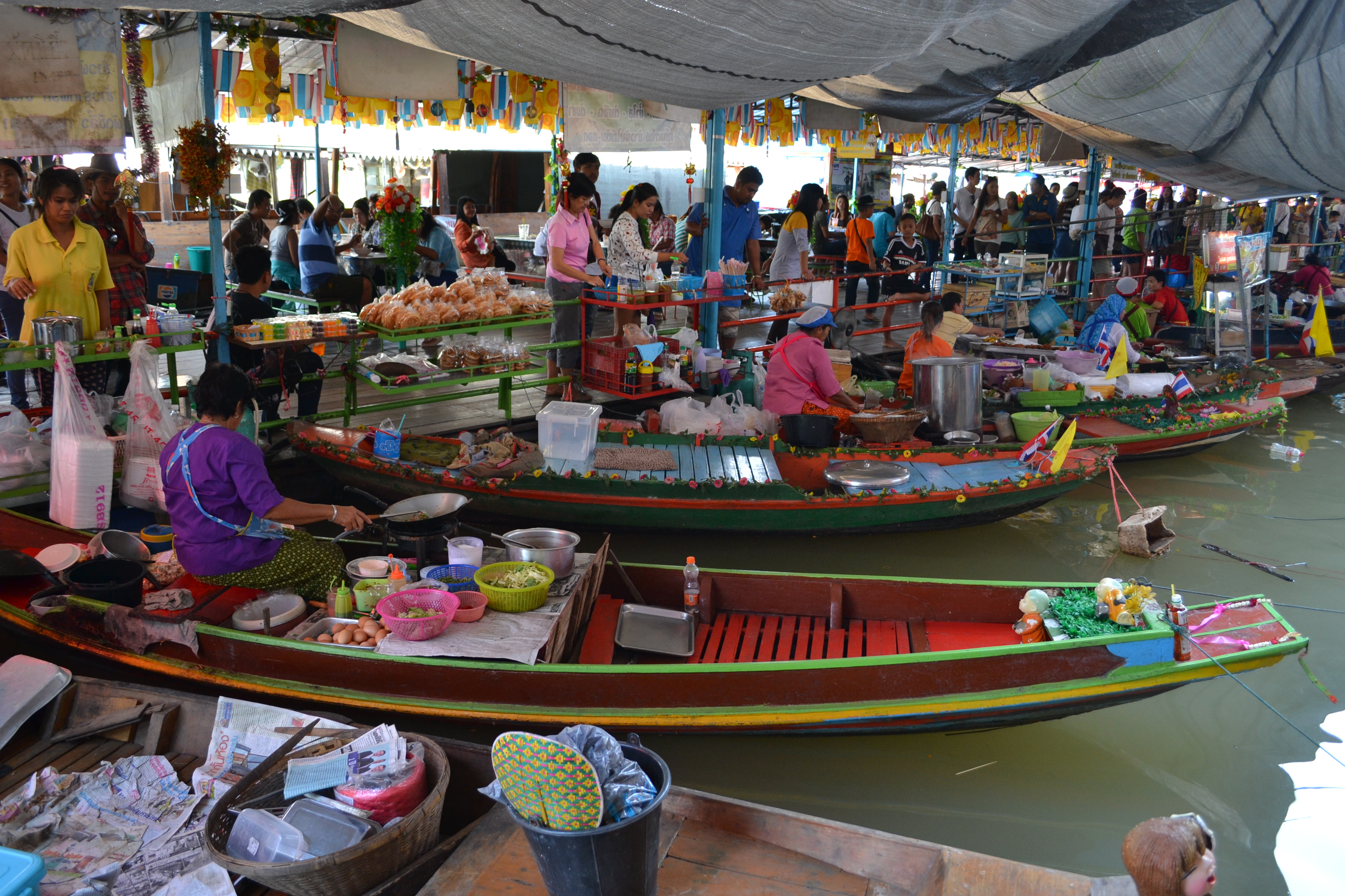 Ayutthaya water market stalls